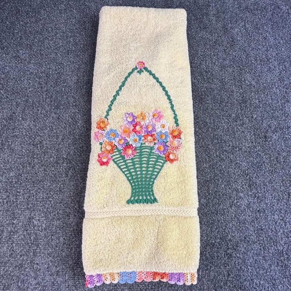 Vintage Embroidered Flowers In A Basket Bath Towel Cotton 44" X 23"